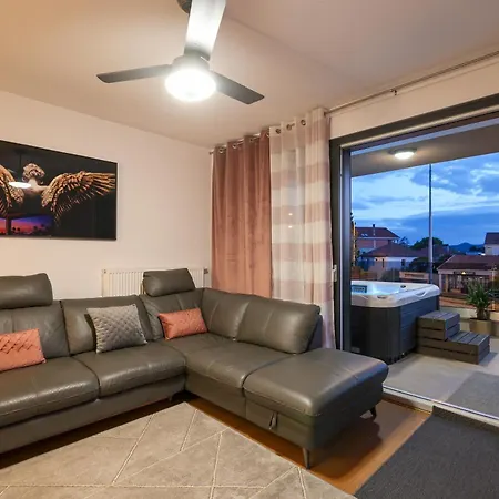 Luma Luxury With Jacuzzi