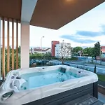 Luma Luxury With Jacuzzi 아파트 *