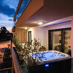 Luma Luxury With Jacuzzi 자다르