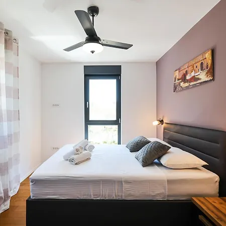 Luma Luxury With Jacuzzi Apartment