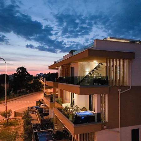 Luma Luxury With Jacuzzi Apartman