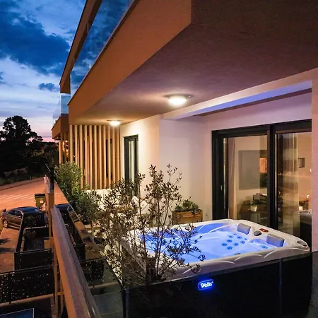 Luma Luxury With Jacuzzi Zára