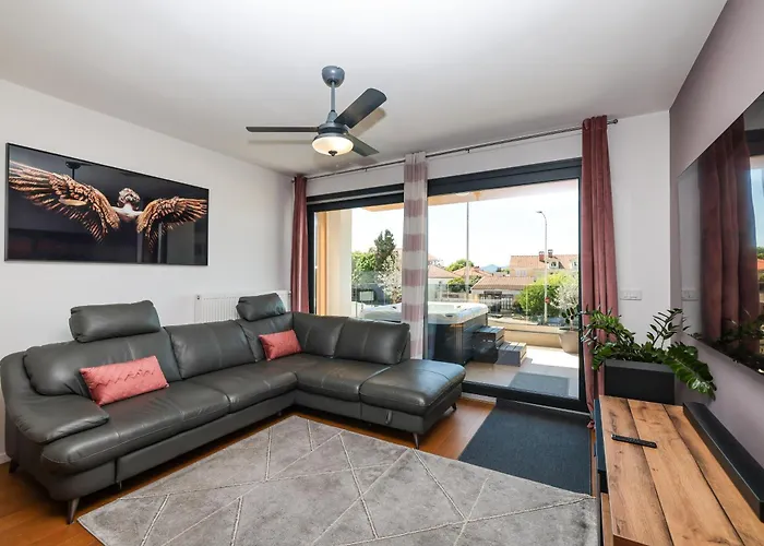 Luma Luxury With Jacuzzi Appartamento